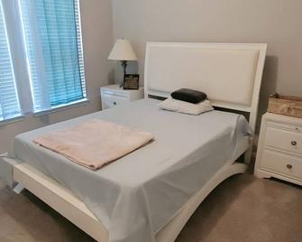 Beautiful Home Charming 1-bedroom house in Towne lake, Cypress with AC and WiFi - Cypress - Bedroom