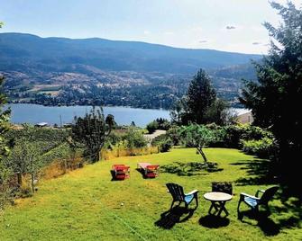 Eco-Chic Lakeview in the vines - Kaleden - Patio