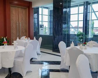 Lombok Vaganza Hotel And Convention - Mataram - Restaurace