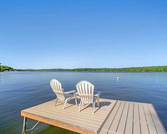 East Jordan Vacation Rental on Lake Charlevoix! - East Jordan - Patio