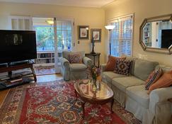 Beautiful 4-Bedroom Home beside Middlebury College - Middlebury - Living room