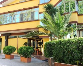 Cristal Hotel - Manocalzati - Building