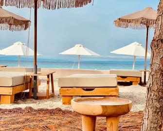 Mako Sea & Suites - Пефкохорі - Пляж