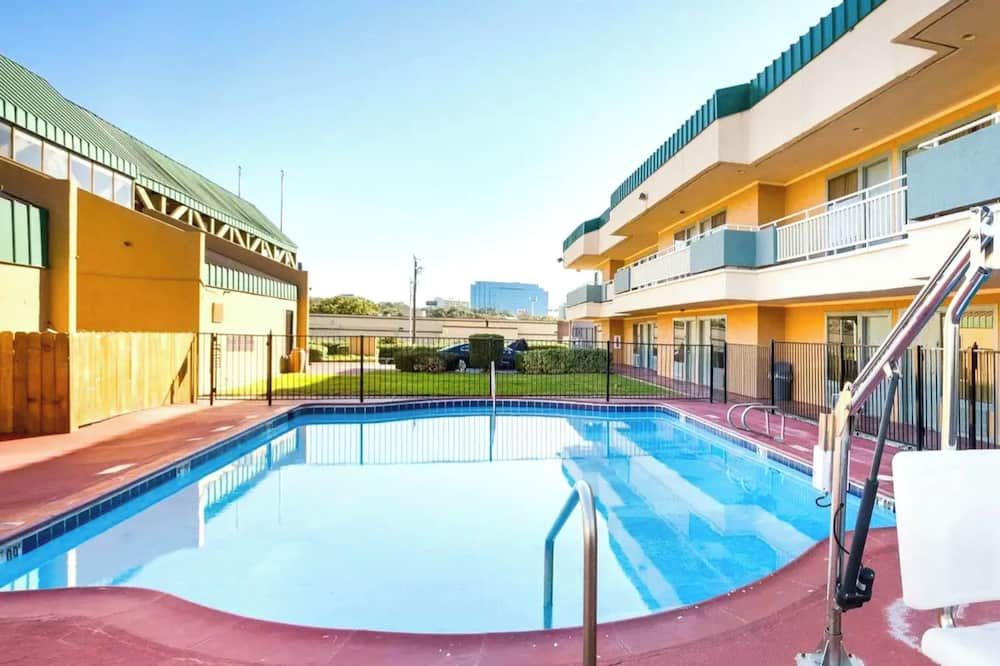 هوم جات ستوديوز آند سويتس سان أنتونيو ميديكال سنتر