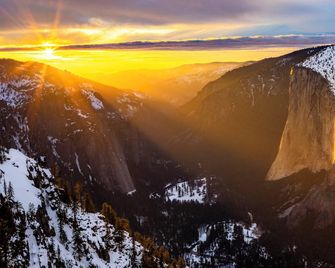 Rush Creek Lodge at Yosemite - Groveland