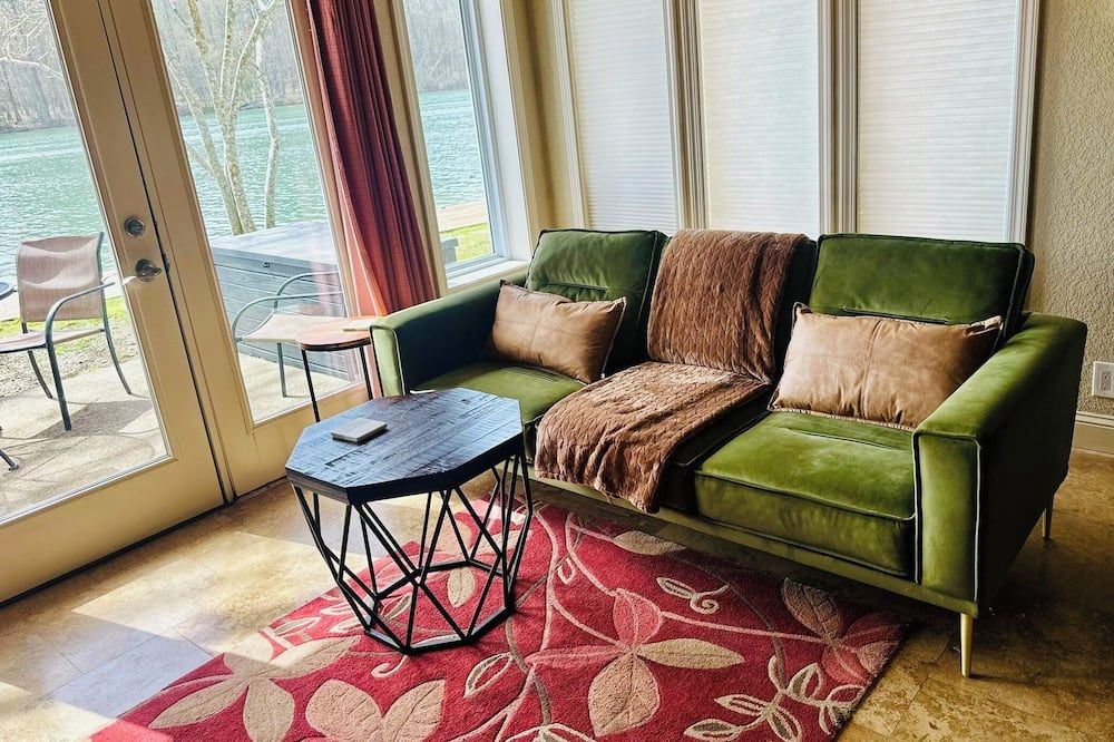 Spacious Lakeside Country Getaway - Hot Springs - Sala de estar
