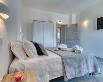 Izzhome Cozy Sunflowers 2 - Pula - Camera da letto