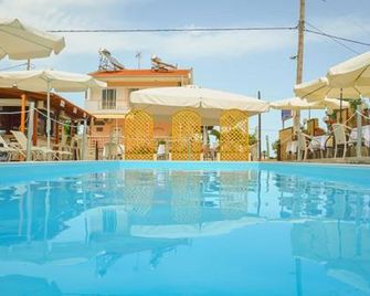 Hotel Ellas - Θάσος - Πισίνα