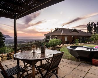 Lalapanzi Lodge - Sir Lowry's Pass