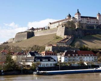 B&b Hotel Würzburg-Ost - Wurtzbourg - Bâtiment