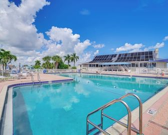 Beach Access and Resort Amenities Jensen Beach Home - Jensen Beach - Piscina