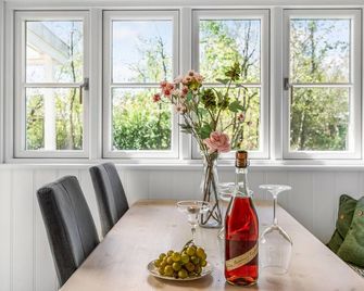 Stunning home in Rønne with WiFi - Rønne - Essbereich
