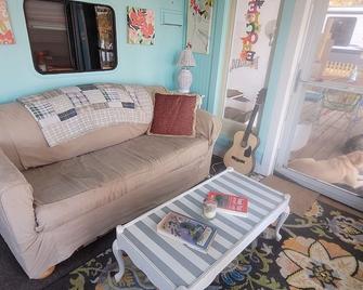 Logan Martin Lake Sunroom - Лінкольн - Вітальня
