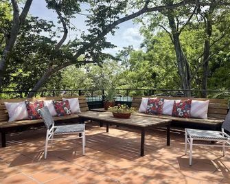 Casa Cadejo- Surf paradise in Playa Grande - Playa Grande - Patio