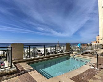Coastal Florida Abode w/ Pool Access & Ocean Views - Panama City Beach - Balkon