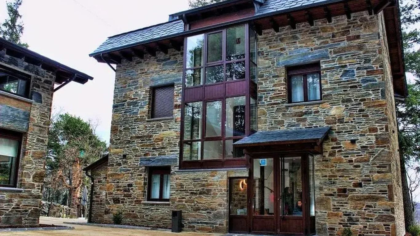 Villa Lucerna Sports & Hotel Resort