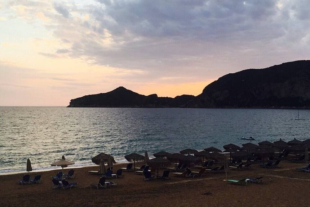 Belle Helene Hotel - Agios Georgios Pagon - Playa