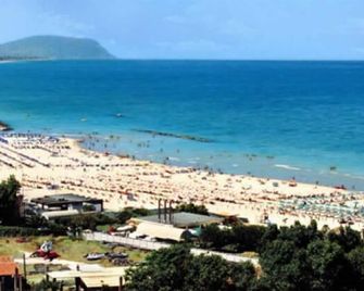 B&B Villa Pini - Civitanova Marche - Spiaggia