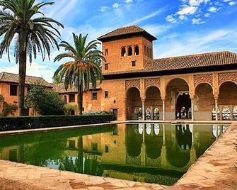 Ciencias Forum Apartment - גרנדה - בריכה