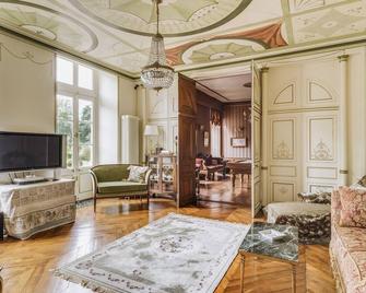 Chateau De La Porte - Nine Bedroom Castle, Sleeps 17 - Nuaillé - Sala de estar