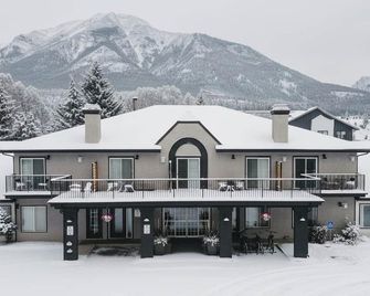 Northwinds Hotel Canmore - Canmore - Building
