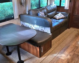 Romantic Glamping at Mono Hillside retreat, with outstanding views. - Mono - Salon