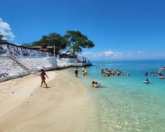 Bora Bora Beach Club Cartagena - Isla Grande del Rosario