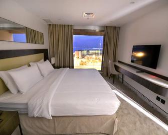 Carlton Tower Hotel Kuwait - Kuwait City - Bedroom