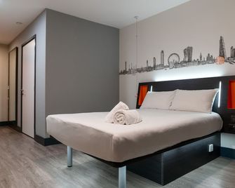 easyHotel London City Shoreditch - Londra - Yatak Odası