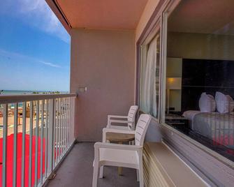 Beach House Inn - Biển Daytona - Ban công