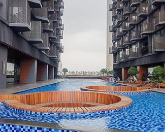 Big Studio For 4 Pax Apartment at Carstensz Residence By Travelio - Tangerang City - Pool
