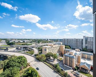 Downtown Atlanta Condo! Onsite Parking! Lm908 - Atlanta - Balcony