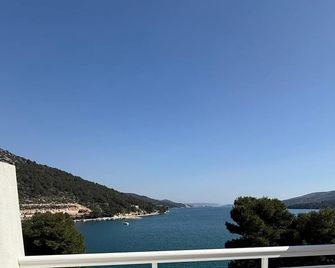 Max Gastro Beach House - Marina - Balcony