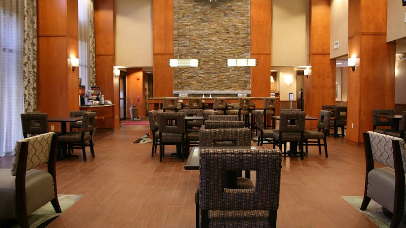 Hampton Inn & Suites Manchester-Bedford