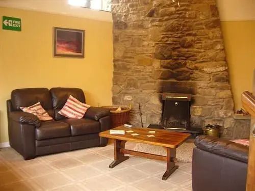 ذا بارن جيست هاوس آند تي رومز