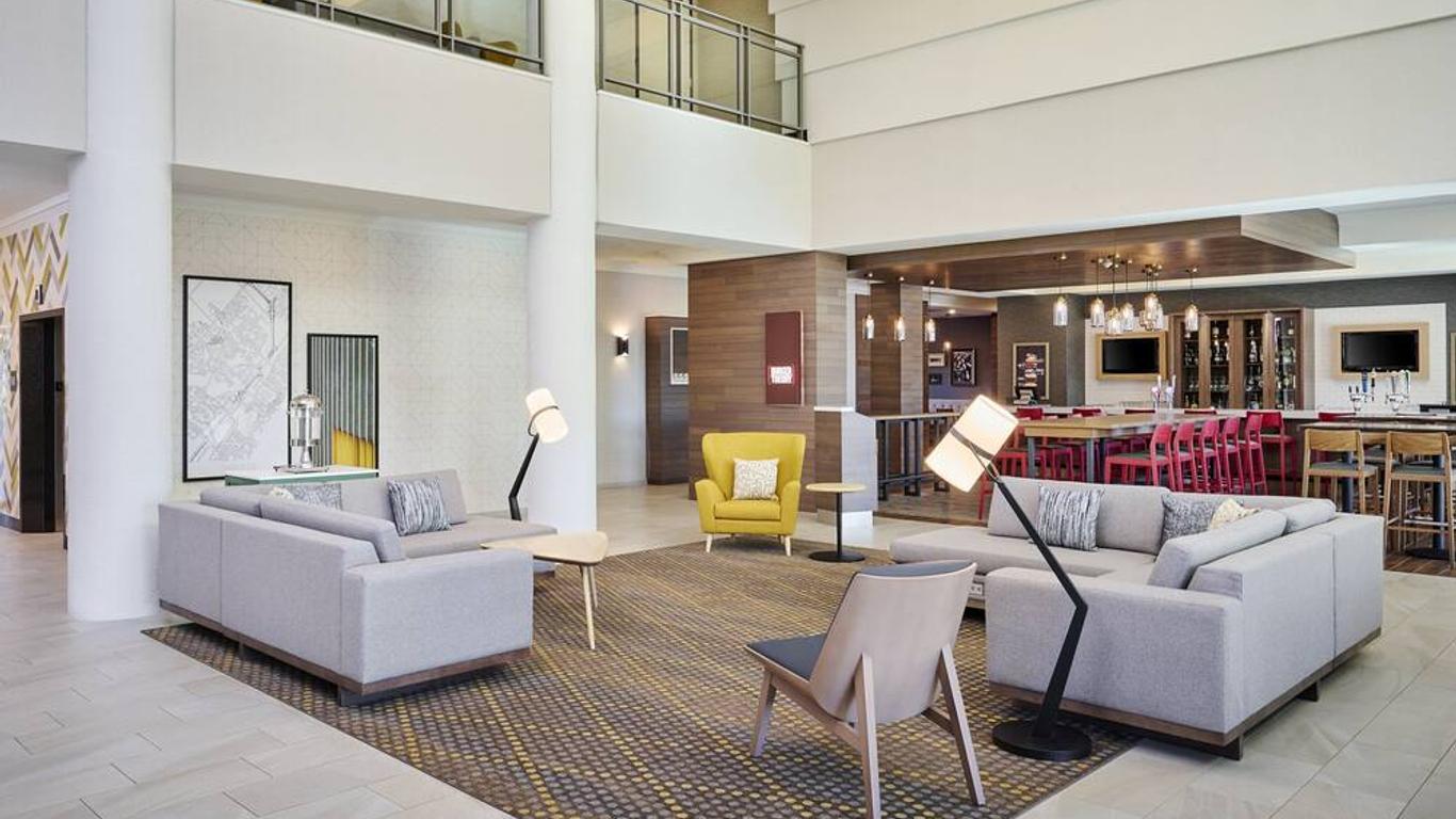 Holiday Inn & Suites Oakville @ Bronte By IHG