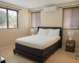 Modern 2-bedroom condo with AC, WiFi in the heart of beautiful Negril, Jamaica - Negril - Bedroom