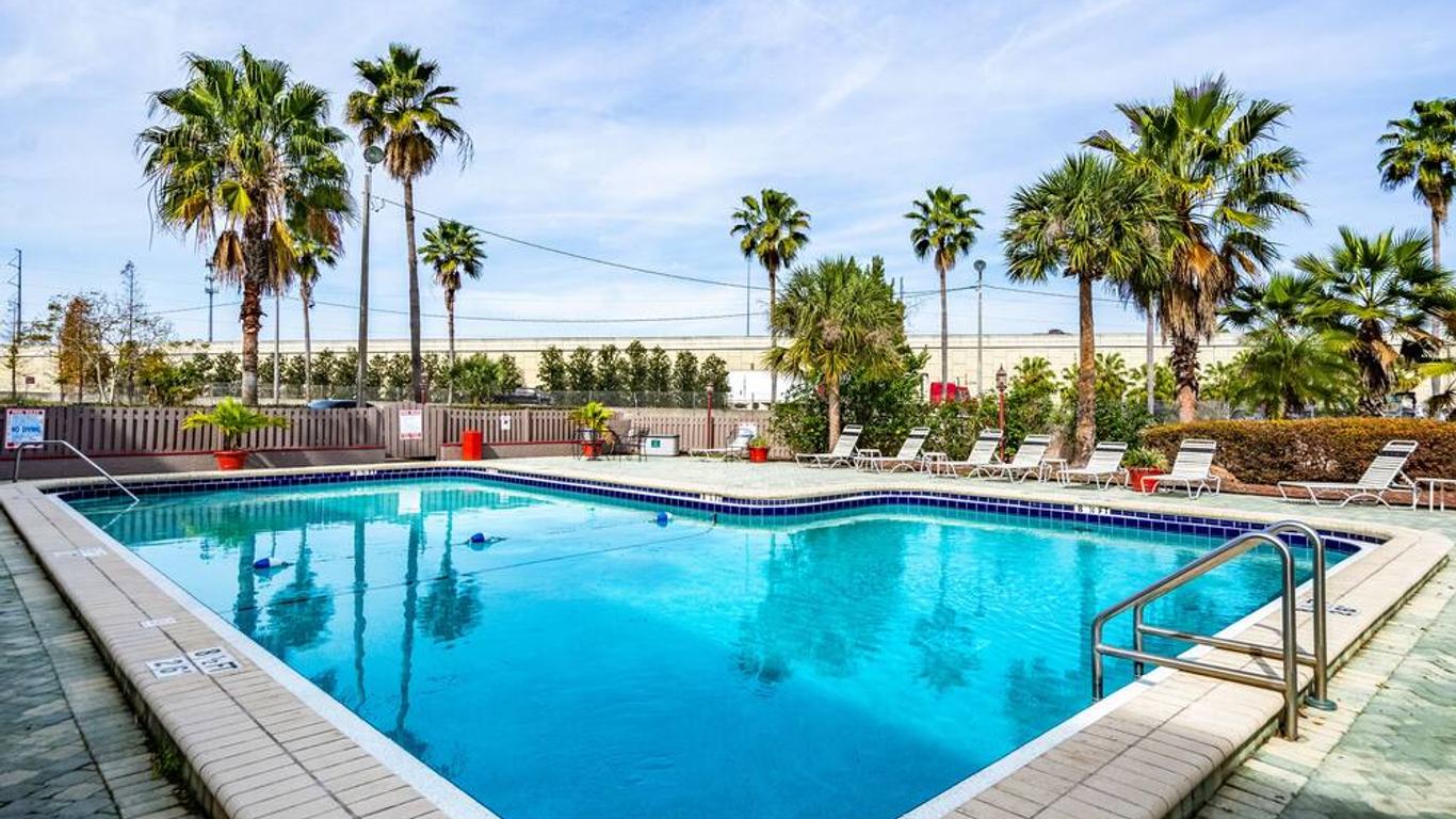 ليك لاند هوتل