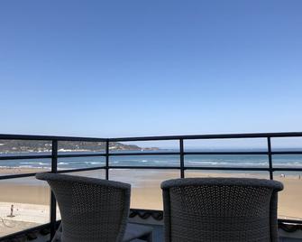 أوتل فالينثيا - إنداي - شرفة