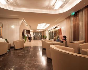 Main Palace Hotel - Roccalumera - Hall d’entrée