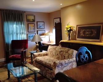 Oceanfront 1 Bedroom \'Get-Away\' Suite for 2 - Lepreau - Living room