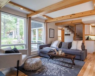 Chalet Scandinavian, Turn Key Amenities + Pet Friendly + Dedicated Workspace with Hi Speed WiF - Orford - Huiskamer