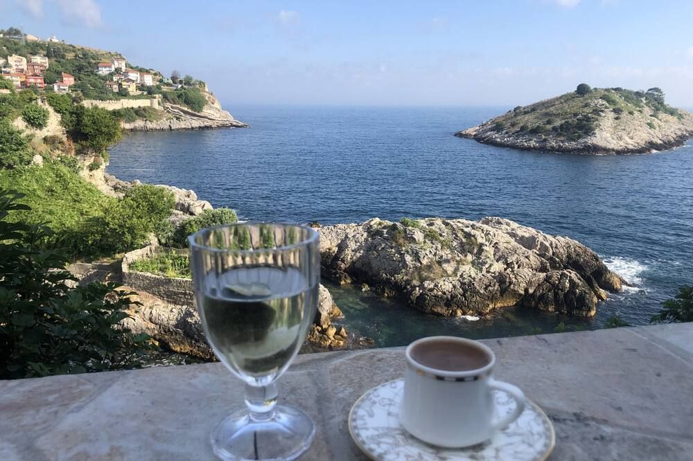 Frau Guler - Amasra - Gebäude