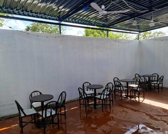 Excelente Casa al Norte de Merida con Facil Acceso a la Ciudad - Mérida - Patio