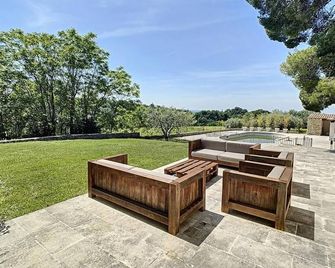 Beaumes de Venise, mas, 4 bedrooms, with swimming pool in the middle of the vineyards - Beaumes-de-Venise - Innenhof