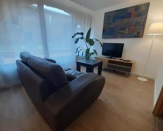 Gite dans maison médiévale Calme Fibre 2 ch - Porte-des-Pierres-Dorées - Salon