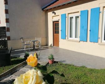 Maison \'leptitvaux\' sur le Canal du Berry - Vaux - Patio