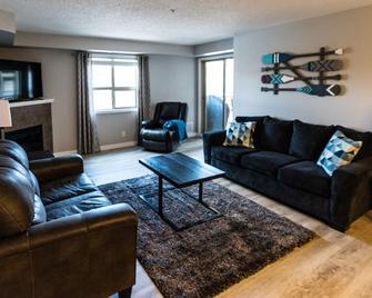Newly Renovated, Spacious Condo - Invermere - Living room