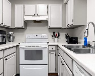 Alaskan Wolfden Close to Airport Central - Anchorage - Cocina