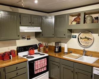 On the water with Dock & Great Location - Winchester - Cocina